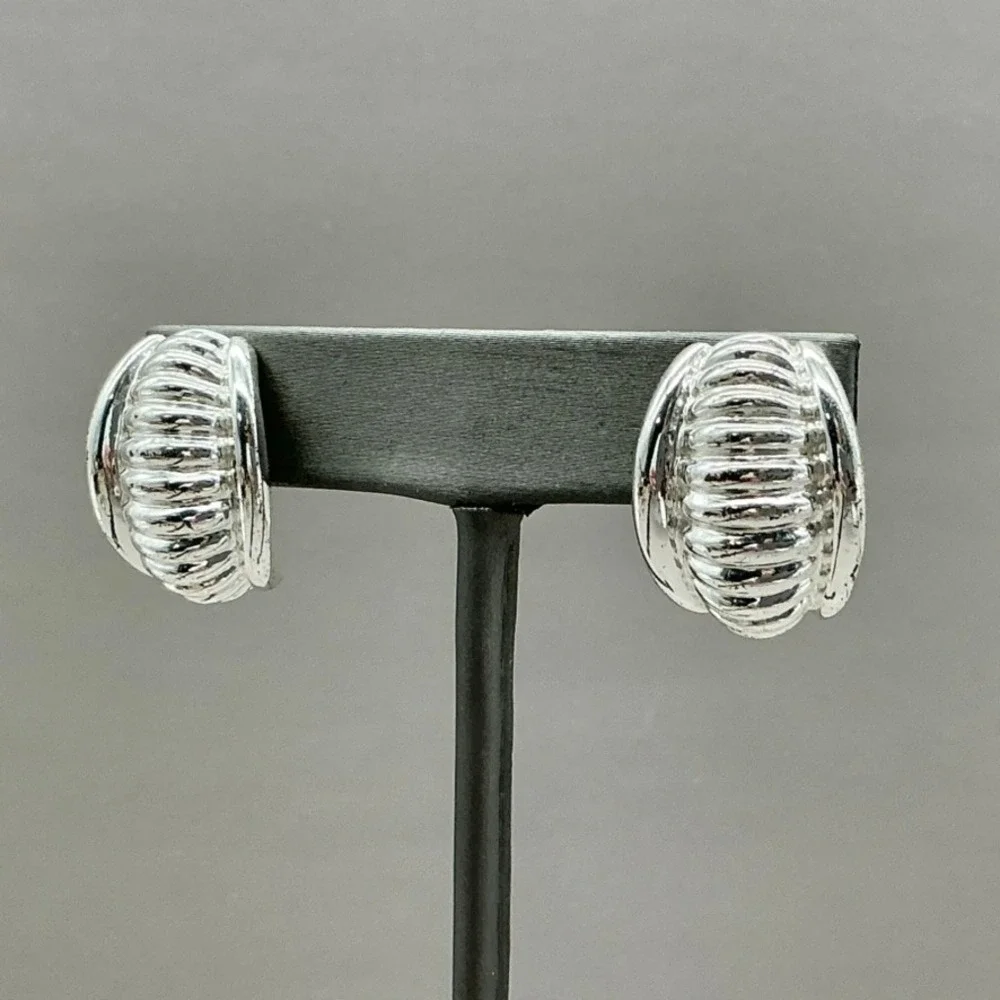 Napier Vintage Earrings Silver Tone Ribbed Dome Pierced Statement Chunky 1